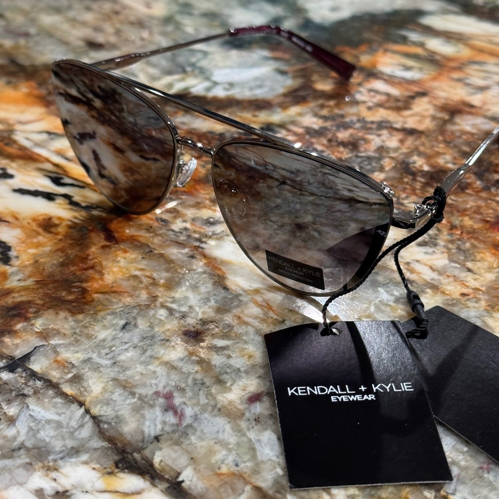 KENDALL & KYLIE NEW Cat Eye Sunglasses 100% UV Protection Jenner $150 - Picture 7 of 13